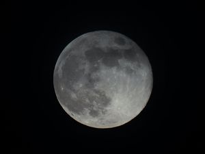 Supporting image for story: Earth ‘may have lost up to 60% of atmosphere in collision that formed the Moon’