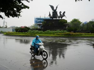 Supporting image for story: Four people killed as Typhoon Yagi makes landfall in Vietnam
