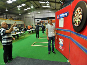 Supporting image for story: Carroll and Maiden land winning doubles for England