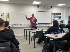 England Lionesses kit man Kevin Fenner talking to the sports students at Telford College. 