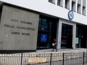 Supporting image for story: Gangs detective sacked for phone breach wins his job back 