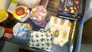 The re-usable beeswax food wraps