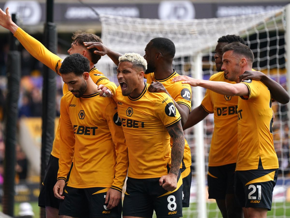 Steve Bull: Wolves cannot be complacent for United test | Express & Star