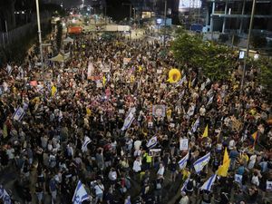 Supporting image for story: Israel prepares to move Palestinians to southern Gaza ahead of offensive