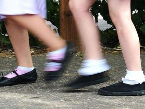 Supporting image for story: School streets could be cleared from traffic to reduce pollution