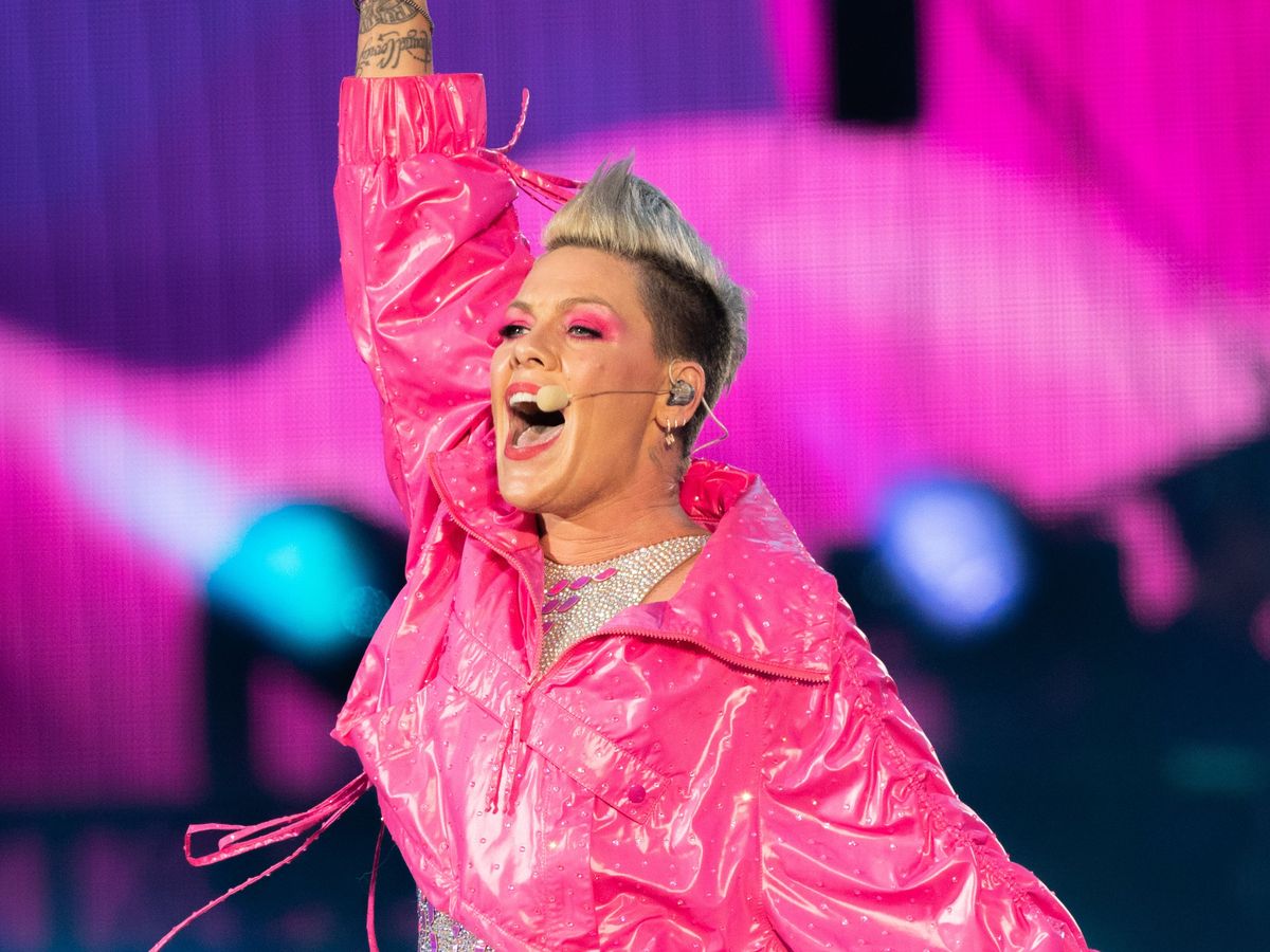 Singer Pink rings in new year from hospital bed after surgery Singer Pink rings in new year from hospital bed after surgery