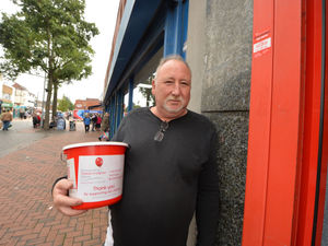 Supporting image for story: 'End of an era': Devastated shoppers mourn death of Queen