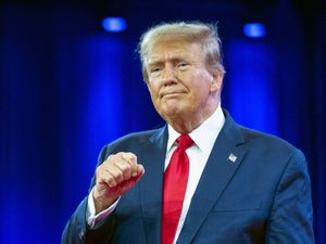 Supporting image for story: Supreme Court restores Donald Trump to 2024 presidential primary ballots