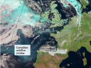 Supporting image for story: Smoke from Canadian wildfires set to drift over UK possibly creating 'vivid sunrises and sunsets'