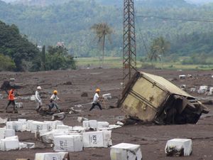 Supporting image for story: Indonesia seeds clouds to block rainfall after floods killed at least 59 people