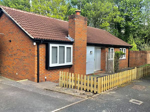 Supporting image for story: Spacious Three bedroom detached bungalow in Telford for £325,000