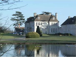 Supporting image for story: Hotel adds Queen's favourite tipple so visitors can toast jubilee