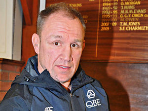 Supporting image for story: Ex-England ace Neil Back provides rugby session at Oswestry