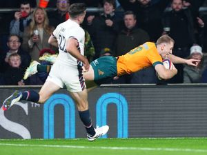 Supporting image for story: England beaten 42-37 by Australia in dramatic finish