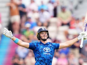 Supporting image for story: Jacob Bethell hits century as England pile on the runs against South Africa