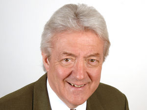 Supporting image for story: Tributes paid to 'consummate professional' veteran sports reporter Bob Hall