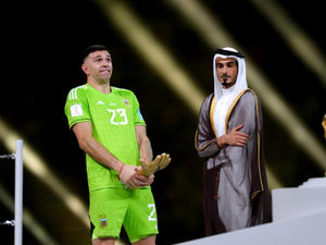 Supporting image for story: Aston Villa boss Unai Emery to speak with keeper Emi Martinez over World Cup celebrations