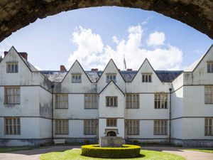 Supporting image for story: Fears over safety of artefacts after midnight museum heist