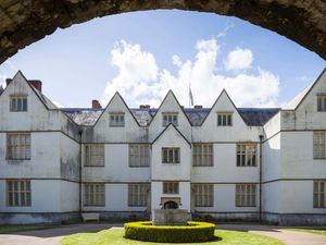 Supporting image for story: Fears over safety of artefacts after midnight museum heist