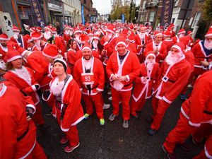 Supporting image for story: Sea of Santas take over Oswestry town centre for 5k run