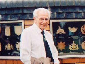 Supporting image for story: D-day hero Ronald Pritchard dies