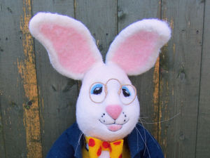 Supporting image for story: Wonderwool exhibiton returns in Alice in Wonderland style