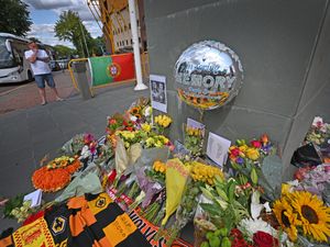 Supporting image for story: Tributes pour in outside Molineux following shock death of former Wolves star Diogo Jota