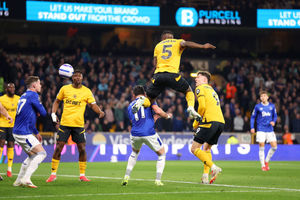 Marshall Munetsi of Wolverhampton Wanderers heads the ball at goal (Photo by Jack Thomas - WWFC/Wolves via Getty Images)