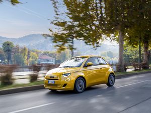 Supporting image for story: Fiat 500 Hybrid gains manual gearbox and three trim levels