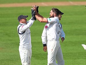 Supporting image for story: Zak Crawley makes it tough for Bears