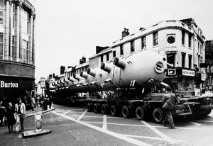 A heavy load boiler travelling through Wolverhampton in January 1978
