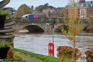 Shrewsbury starts to flood