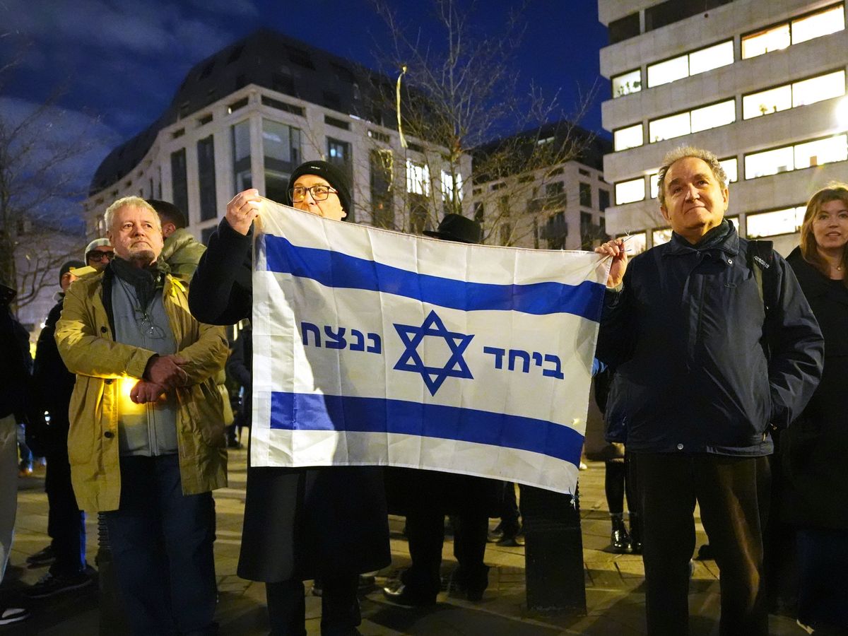 Parents of man who tackled Bondi Beach terrorist hail &lsquo;hero of Australia&rsquo;