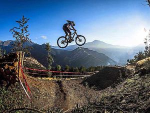 Supporting image for story: Rachel Atherton is on top of the world