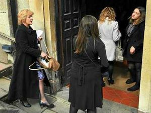 Supporting image for story: Hundreds at memorial service for teacher Betty Yates