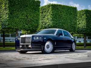 Supporting image for story: Rolls Royce reveals three unique cars inspired by Chinese mural art