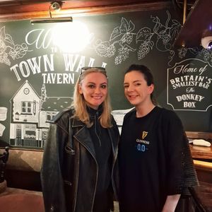 Coronation Street star Katie McGlynn visits The Town Wall Tavern pub in Coventry. (Photo: The Town Wall Tavern/Facebook)
