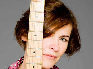 Supporting image for story: Eleanor McEvoy alone at Birmingham Glee Club