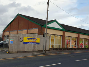 Supporting image for story: Giveaway planned as new discount store opens in Oldbury