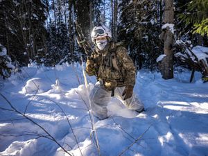 Supporting image for story: Soldiers wade through ‘chest-deep’ snow during training close to Russian border