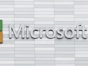 Supporting image for story: Microsoft answers age-old question about removing USB storage devices from a PC