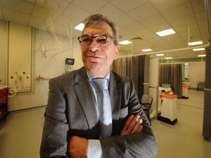 Supporting image for story: Doctors don't want to work in Shropshire's A&Es, claims Wolverhampton hospital boss 