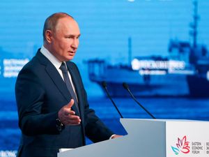 Supporting image for story: Putin mocks the West and says Russia will press on in Ukraine