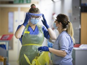 Supporting image for story: NHS could be overwhelmed by Omicron next month, Sage scientist says