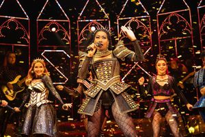 Lasasha Aldredge as Catherine of Aragon.