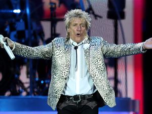 Supporting image for story: Rod Stewart pays tribute to ex-guitarist Robin Le Mesurier following his death