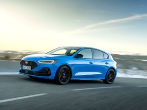 Supporting image for story: Ford unveils more hardcore Focus ST