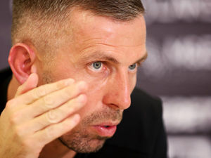 Supporting image for story: Gary O'Neil defends Wolves players after poor start