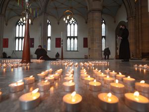 Supporting image for story: Queen and PM lead tributes on day of reflection