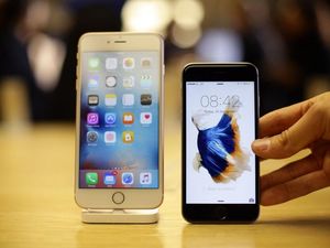 Supporting image for story: Apple admits slowing down older iPhones to protect batteries